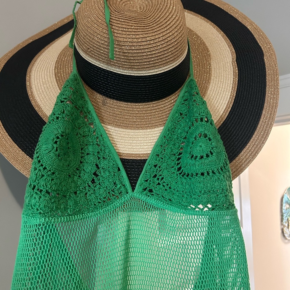 FREE PEOPLE!!! $18!! BEACH STAPLE ! in a green that stops traffic !!! or SURFERS